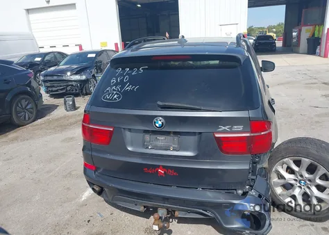 2013 BMW X5 xDrive35I/xDrive35I Premium/xDrive35I Sport Activity z USA, uszkodzony, nr VIN 5UXZV4C57D0B04676